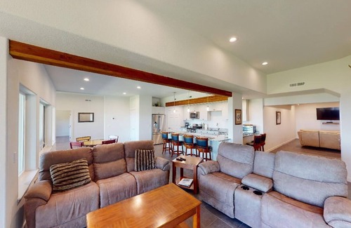 Gold Beach Apartment | Rogue Beach House Sum