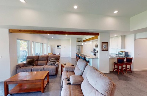 Gold Beach Apartment | Rogue Beach House Sum