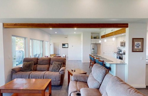 Gold Beach Apartment | Rogue Beach House Sum