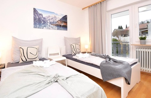 Rohr Apartment | Roh02 - Geräumige Apartment mit Balkon in Rohr bei Nürnberg, 90 qm, 4 Schlafzimmer, Max. 7 Personen