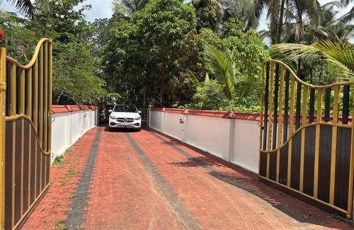 Kozhikode Villa | "Rohini Villa" 5 Bedroom Luxury Garden Villa in Kozhikode
