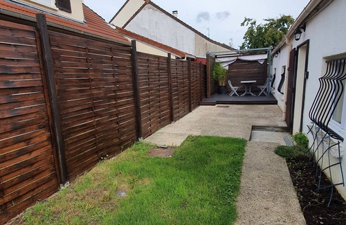 Roissy-en-Brie House | Roisséen house between Paris and Disneyland