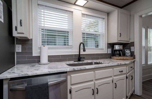 Northport House | Roll Tide Bungalow-3 miles to UA- 5 TVs- Game Room