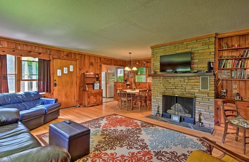 Highlands Hills Cabin | 'Rolling Acres' Highlands Cabin w/ Fire Pit!