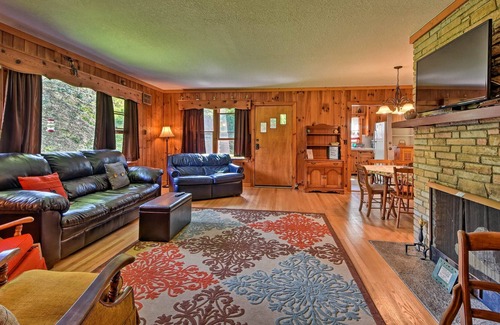 Highlands Hills Cabin | 'Rolling Acres' Highlands Cabin w/ Fire Pit!
