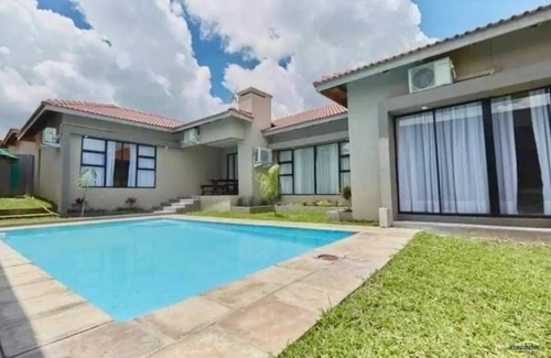 Cathedral Hill Villa | Roma park villa 4