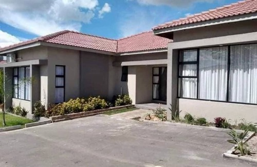 Cathedral Hill Villa | Roma park villa 4