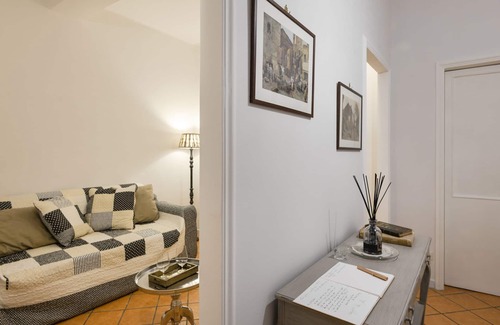 Rione II Trevi Apartment | Roman Holidays in Trevi Fountain