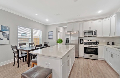 South Pensacola House | Romana Hideaway & Juliet Haven-Family Friendly, Downtown Pensacola!