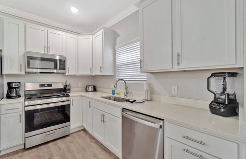 South Pensacola House | Romana Hideaway & Juliet Haven-Family Friendly, Downtown Pensacola!