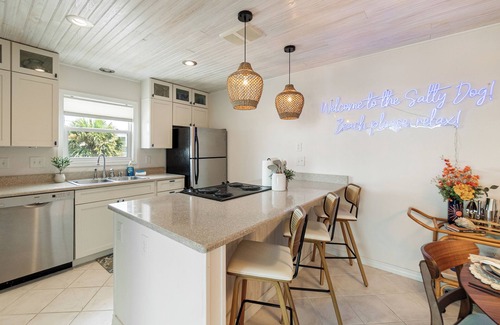 Pensacola Beach Condo | Romance Awaits in Paradise/Outdoor Movie Theatre/2-bed condo in Pensacola