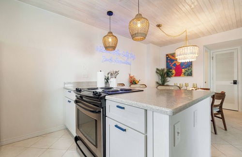 Pensacola Beach Condo | Romance Awaits in Paradise/Outdoor Movie Theatre/2-bed condo in Pensacola