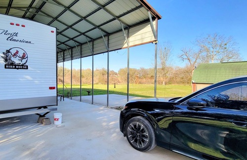 Smithville House | Romance Glamping | Pup Paradise | Near River | ADA