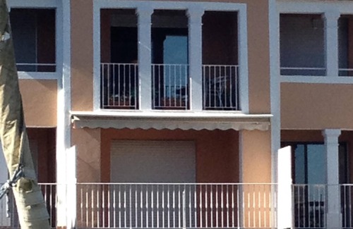 Port Grimaud Apartment | Romance in Port Grimaud 2p with a/c, parking + private wifi