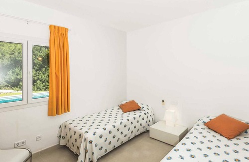 Coves Noves House | Romani Siete is located in the residential area of Coves Noves, just behind the popular resort of Ar