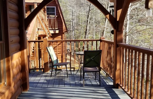 Townsend Cabin | Romans 15:13-WEARSVALLEY~10 mil heart Pig Forge, Hotub, gas grill-NO EXTRA FEES
