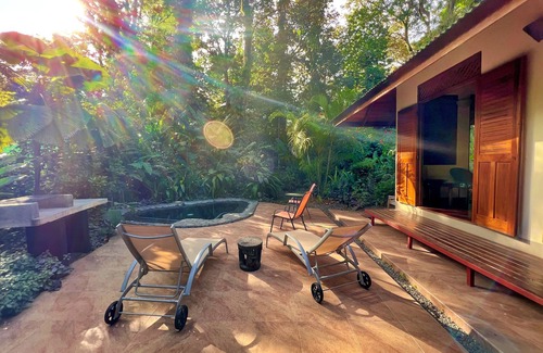 Cocles Villa | Romantic getaway with plunge pool in jungle garden