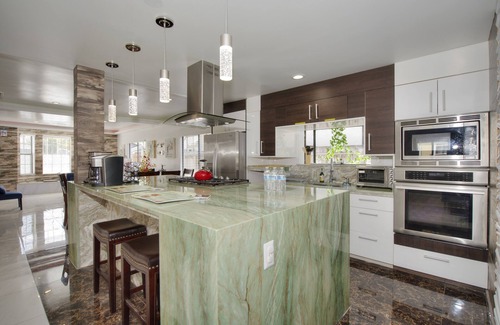 Shasta-Hanchett Park House | Romantic 5bd/3ba Single Family House, Central Silicon Valley!
