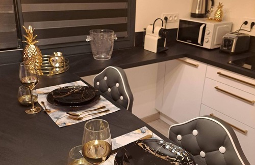 Carpentras Villa | Romantic accommodation with heated indoor pool, sauna, spa, roof top kitchen