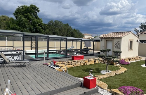 Carpentras Villa | Romantic accommodation with heated indoor pool, sauna, spa, roof top kitchen