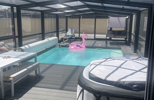 Carpentras Villa | Romantic accommodation with heated indoor pool, sauna, spa, roof top kitchen