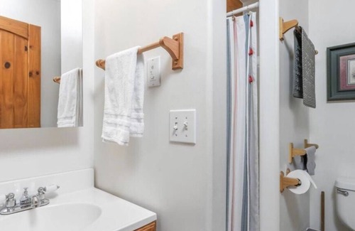 Bear Creek Ski Chalet | Romantic Alaskan Chalet w/Hot Tub