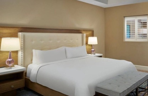 Rock Harbor Hotel | Romantic Beach Getaway! Gym, Pool & Spa Access! Pet Friendly King Stay!