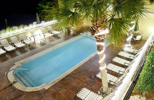 Tybee Island Hotel | Romantic Beach Room w/Private Balconies, Partial Ocean Views, & Free WiFi