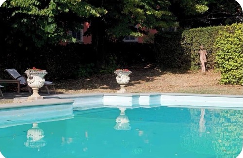 Grassina Bed & Breakfast | Romantic bedroom in +600years old villa, with pool view