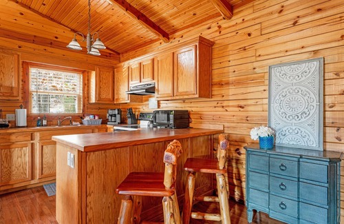 Branson Cabin | Romantic Branson Cabin w/Jacuzzi for Two