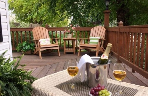 Berlin Apartment | Romantic Bridal Suite Rentals - Bridal Suite 1