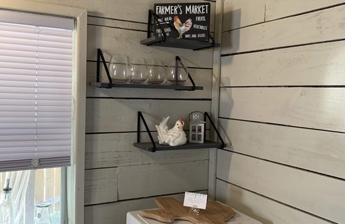 Canyon Lake Cabin | Romantic Cabin: Hot Tub, 🦮 2m Whitewater, Concierge