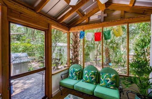 Vilano Beach Cabin | Romantic Cabin in Quiet Wooded Lot-Walk to peaceful Beach & Tennis park, Screened Porch, Deck, Grill