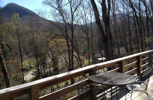 Lake Lure Cabin | Romantic Cabin, (No hidden Fees) Double Jacuzzi in Master Bedroom.