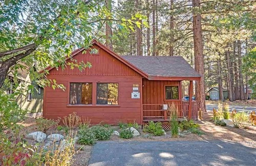 Al Tahoe Cabin | Romantic Cabin for 2- Private Hot Tub, Convenient to Heavenly, Lake and Casinos-1198C~