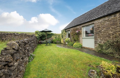 Newton Grange Cottage | Romantic cosy hideaway for 2 located on a dairy farm with hot-tub available.