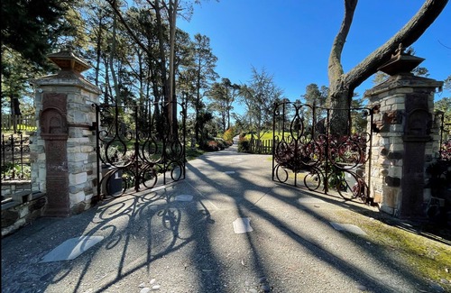 Jack's Peak Cottage | Romantic Cottage Guesthouse Carmel-By-The-Sea -Private Spa, Gardens, on 23 Acres