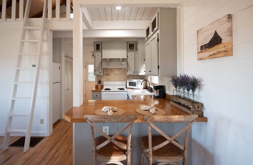 Franklin Other | Romantic Cottage with Majestic Mountain Views!