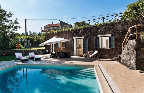 Ragalna Villa | Romantic country house with pool near Etna, Sicily