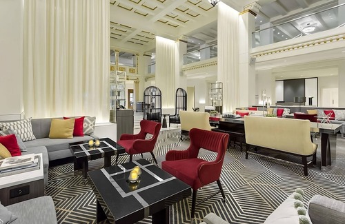 Downtown Boston Hotel | Romantic Couple Room in the Heart of Boston Theater District, Pets Are Allowed