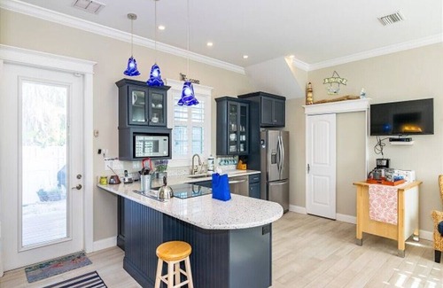 Bradenton Beach Cottage | Romantic, Cute Cottage on Anna Maria Island. Close To Everything. Pet Friendly!