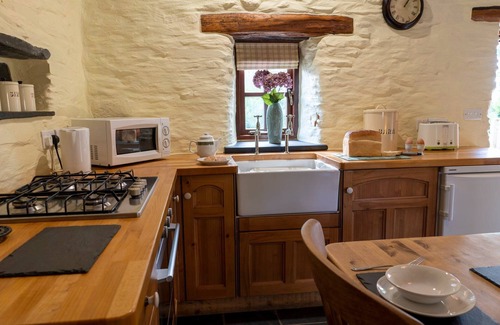 Crymych House | Romantic dog friendly 1-bedroom cottage in Pembrokeshire countryside