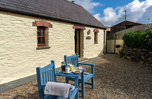 Crymych House | Romantic dog friendly 1-bedroom cottage in Pembrokeshire countryside
