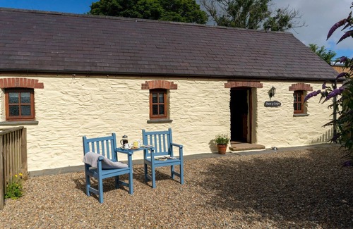 Crymych House | Romantic dog friendly 1-bedroom cottage in Pembrokeshire countryside