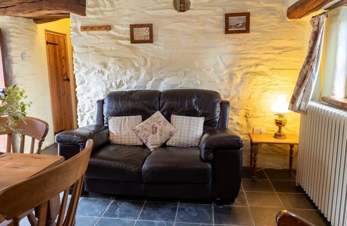 Crymych House | Romantic dog friendly 1-bedroom cottage in Pembrokeshire countryside