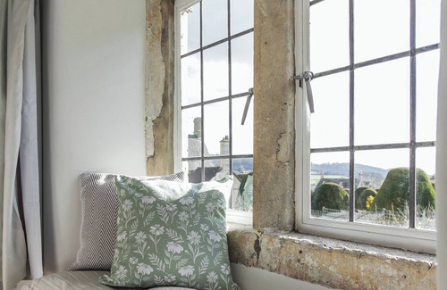Painswick Cottage | Romantic Dog-Friendly Cotswolds Retreat With Views of Slad Valley, Painswick