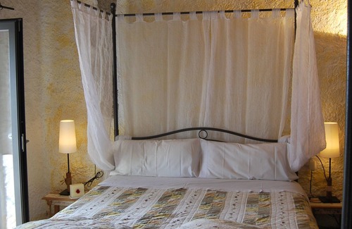 Can Coral Bed & Breakfast | Romantic double room, breakfast included in the Penedés near Mediterranean