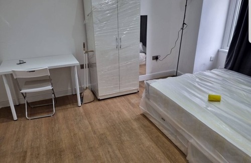 Hampstead House | Romantic Double Room in Worcester Mews NW6