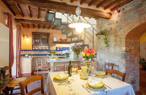 Nozanno Villa | Romantic farmhouse villa in Lucca to sleep 5 guests with private pool and wi-fi