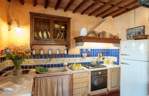 Nozanno Villa | Romantic farmhouse villa in Lucca to sleep 5 guests with private pool and wi-fi